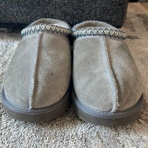 Size 11 Gray UGG Slipper